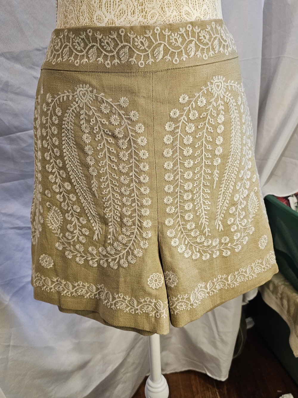 Zara Khaki Shorts with White Embroidered Paisley Detail Front & Back. Sz XL